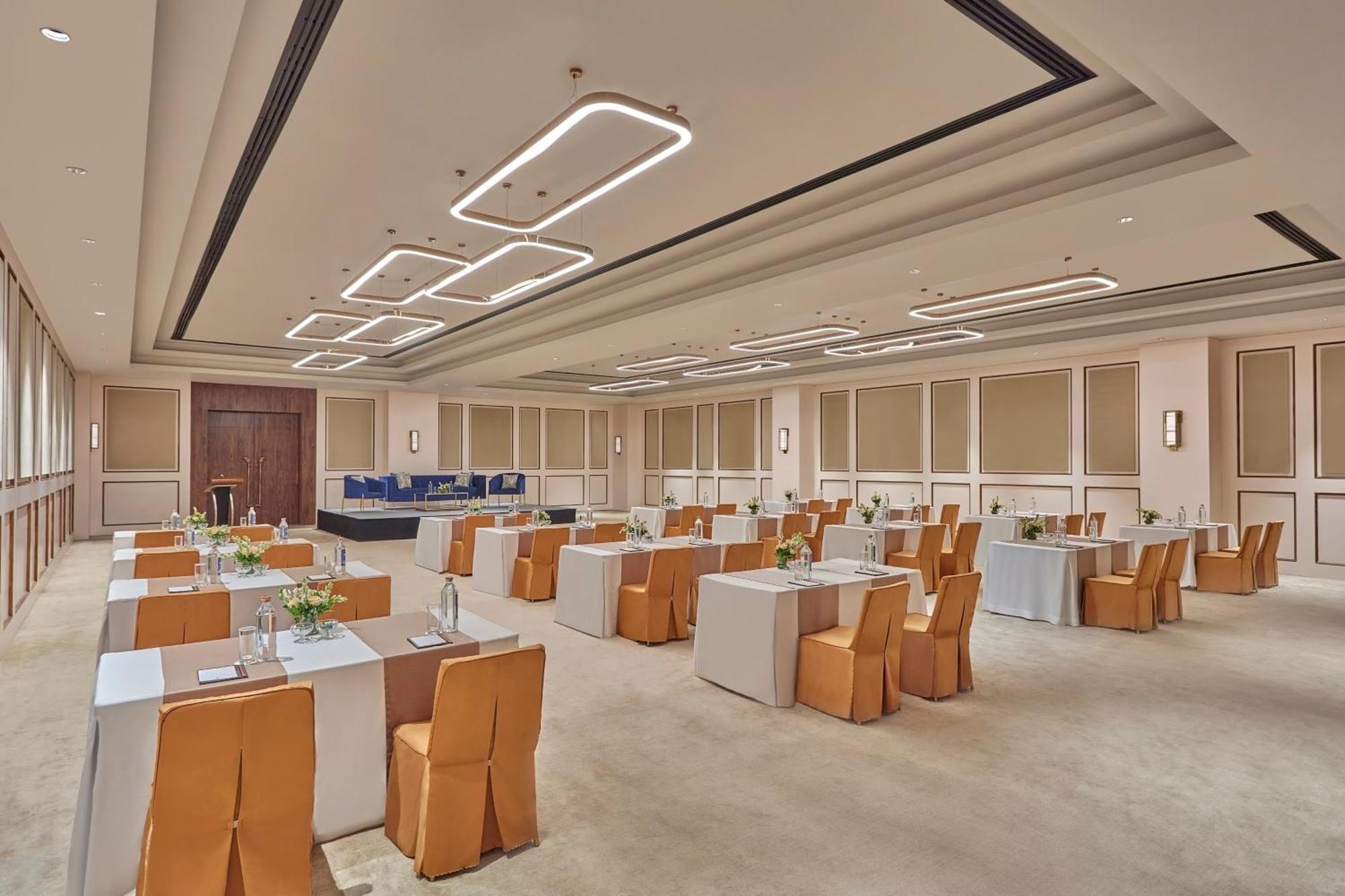 Doubletree By Hilton Варанаси Экстерьер фото